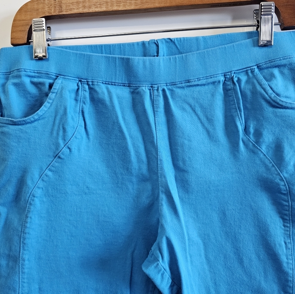 Solid Pocket Capris - Picture 4 of 6